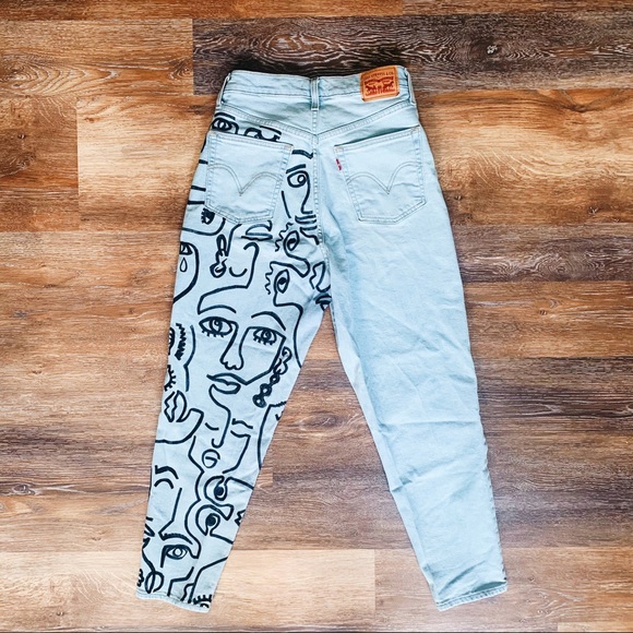 One-of-a-kind High Waisted Levi Jeans - Picture 5 of 6